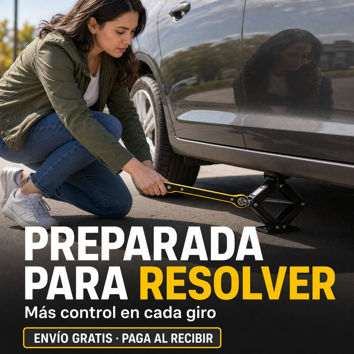 Mujer usando una llave trinquete amarilla y negra conectada a un gato tijera, preparada para resolver un imprevisto